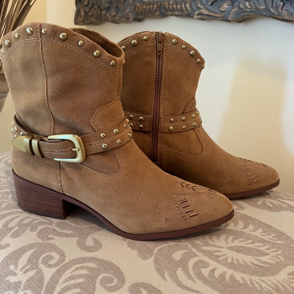 Like New Bcbgeneration Block Heel Bootie, Size 10… - image 2